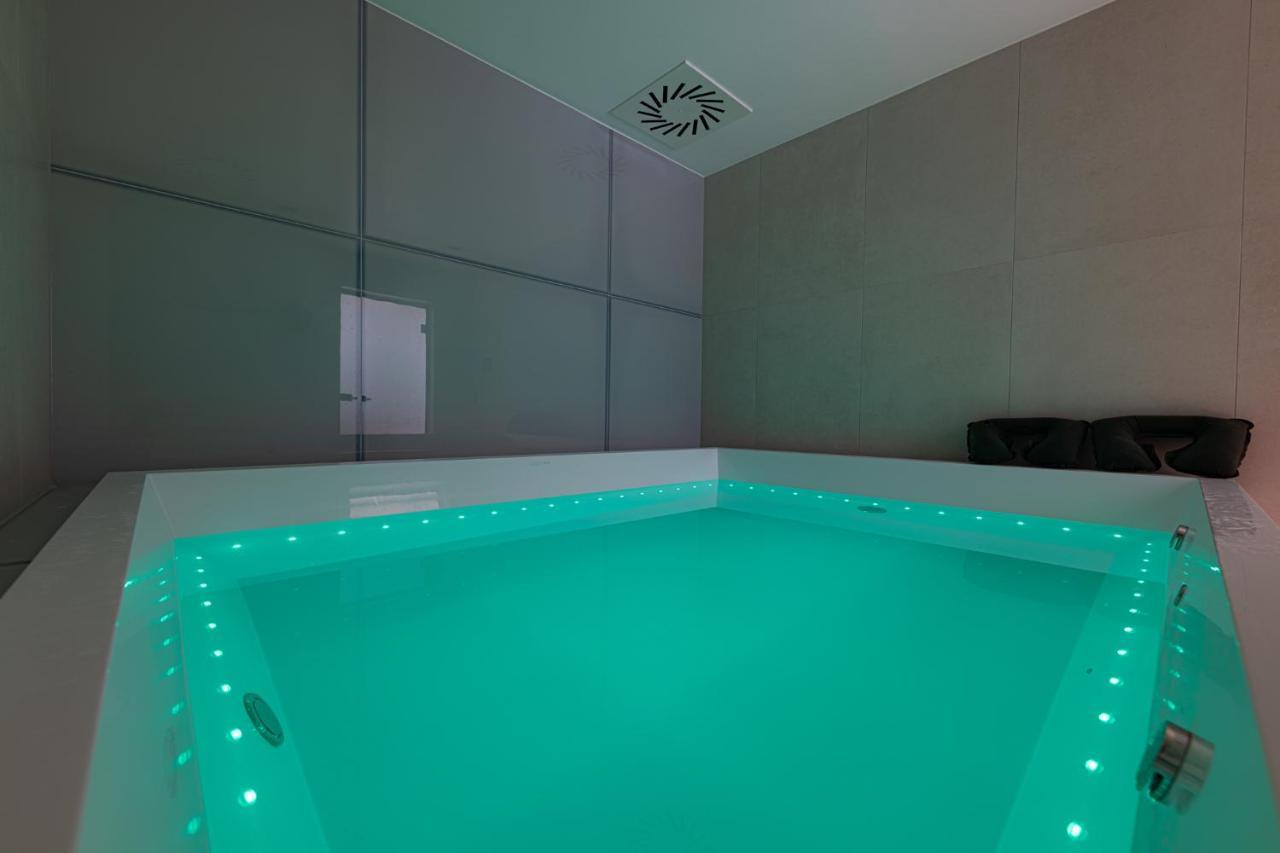 באלאטונפורד Lua Resort - Adults Only מראה חיצוני תמונה A sensory deprivation tank